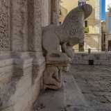 ...qui raffigurati come uomini ricurvi sopraffatti dalla propria superbia